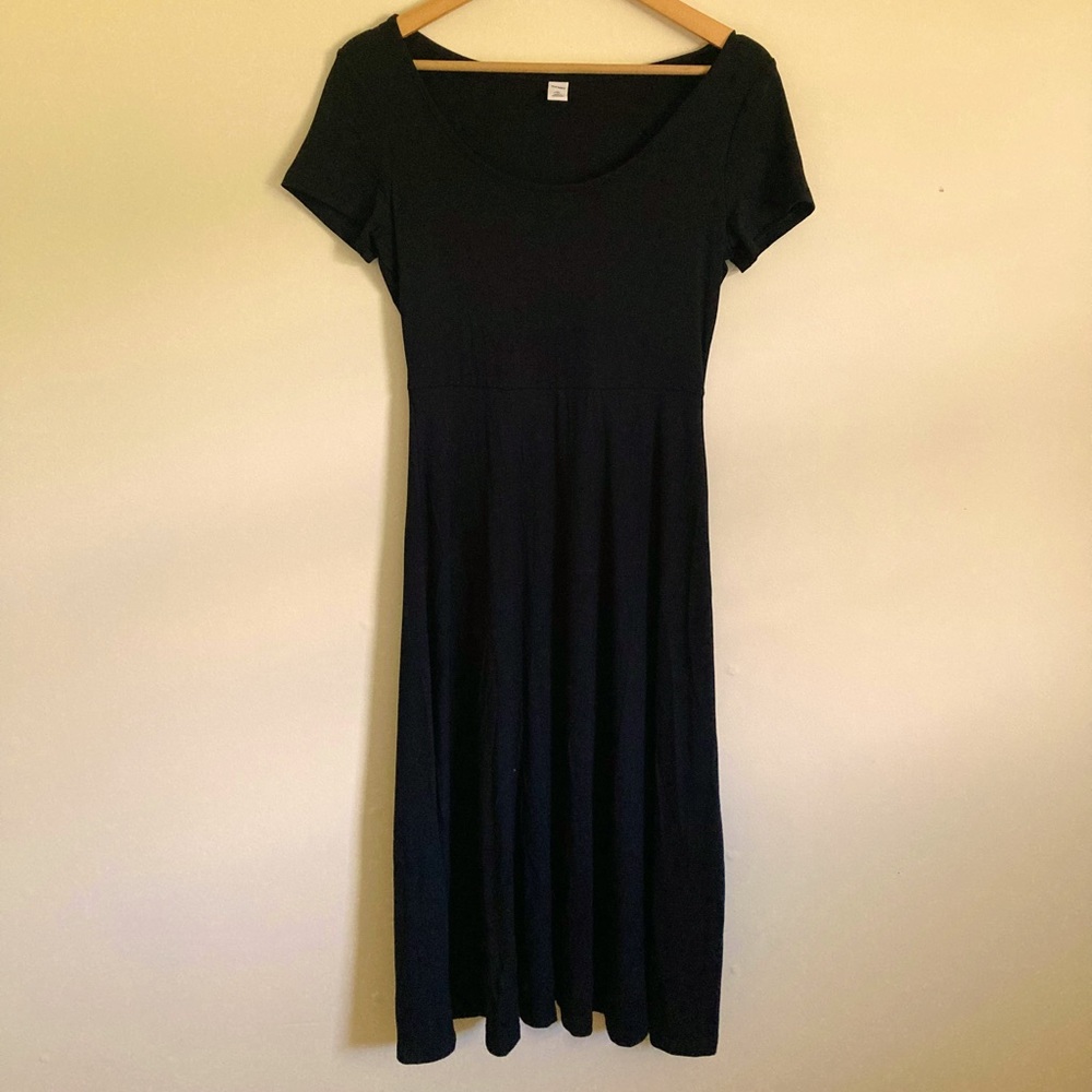 Women’s Old Navy Black Scoop Neck Midi Dress